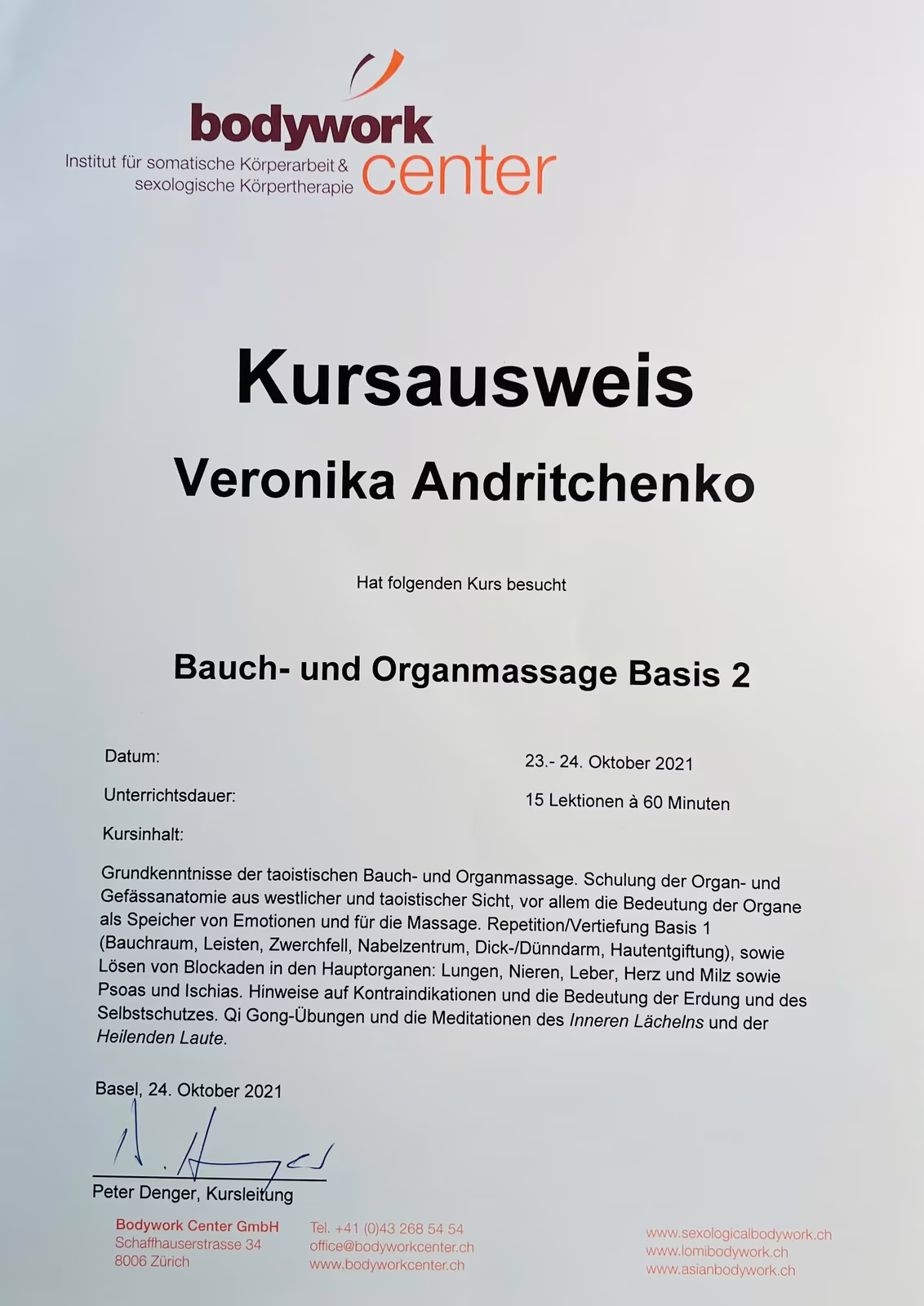 Kursausweis für Veronika Andritchenko für den Kurs Bauch- und Organmassage Basis 2, datiert 23.-24. Oktober 2021 mit detaillierter Kursbeschreibung und Unterschrift von Peter Denger.
