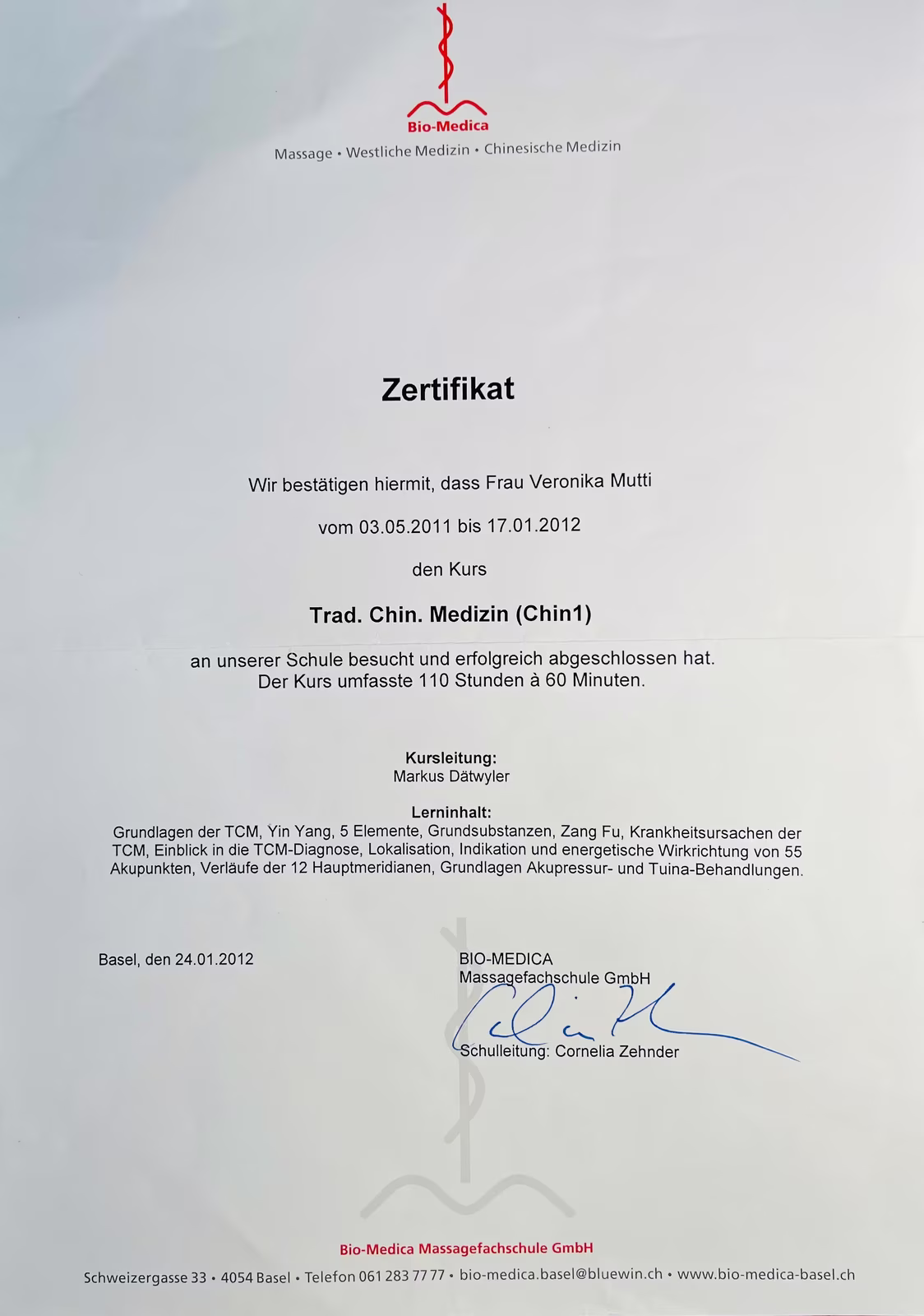 Zertifikat für Frau Veronika Mutti über erfolgreichen Abschluss des Kurses Trad. Chin. Medizin von Mai 2011 bis Januar 2012 an der Bio-Medica Massagefachschule in Basel.
