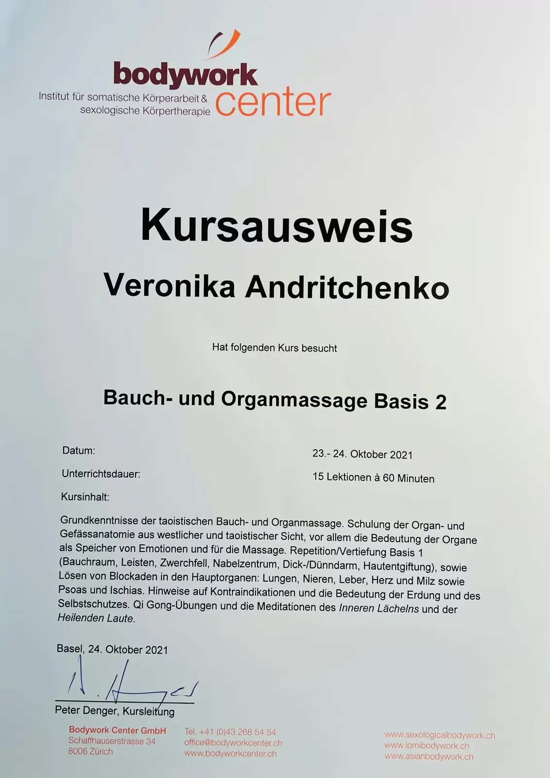 Kursausweis für Veronika Andritchenko für den Kurs Bauch- und Organmassage Basis 2, datiert 23.-24. Oktober 2021 mit detaillierter Kursbeschreibung und Unterschrift von Peter Denger.