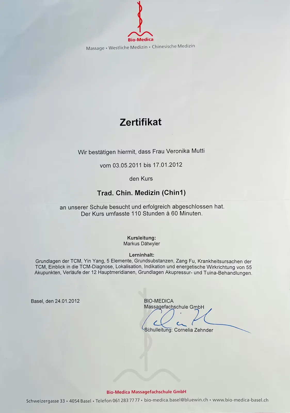 Zertifikat für Frau Veronika Mutti über erfolgreichen Abschluss des Kurses Trad. Chin. Medizin von Mai 2011 bis Januar 2012 an der Bio-Medica Massagefachschule in Basel.